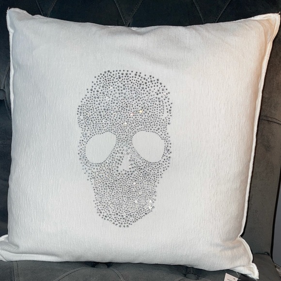 LAST 1 NWT 20x20 Crystal/Rhinestone Bling Skull Velvet Pillow Skeleton Halloween - Picture 8 of 9
